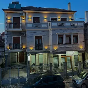 Couette-café Sara&esi, Korce